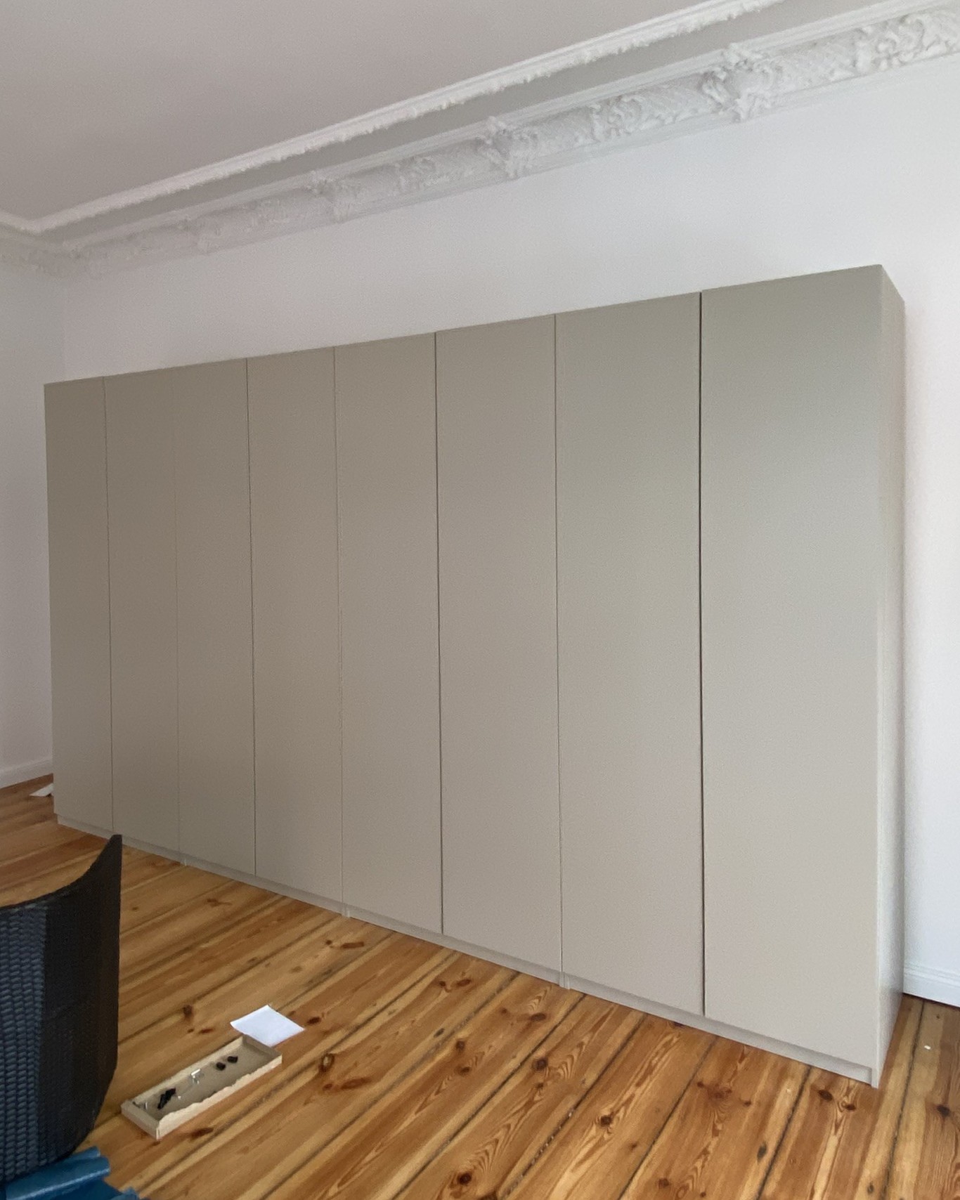 PAX 3-Korpus Altbau Berlin – Beige Drehtüren